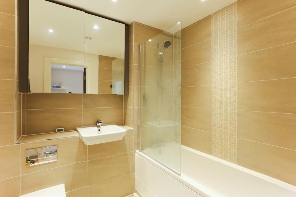 Idyllic Thames Riverside Apartment With Free Parking アイルワース エクステリア 写真