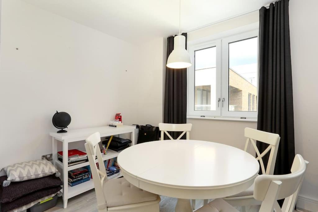 Idyllic Thames Riverside Apartment With Free Parking アイルワース エクステリア 写真